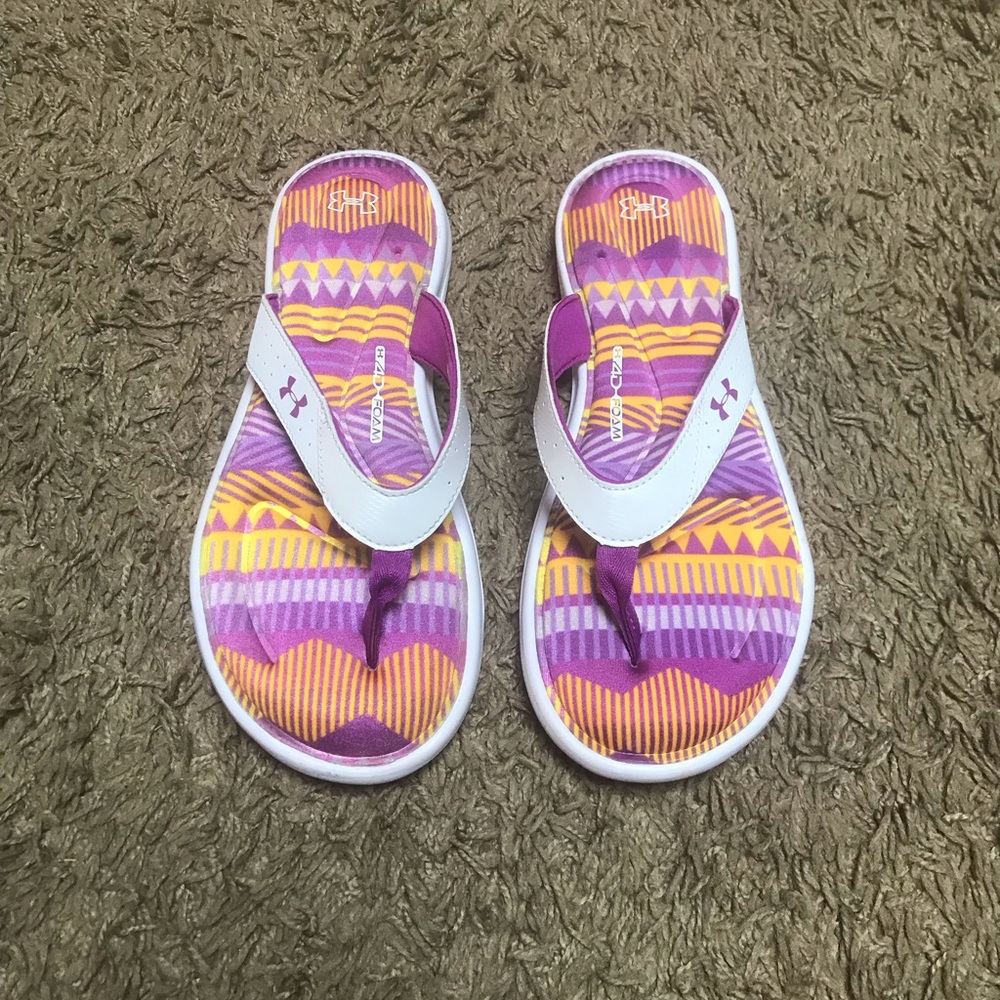 Like new Under Armour flip flops, size 8